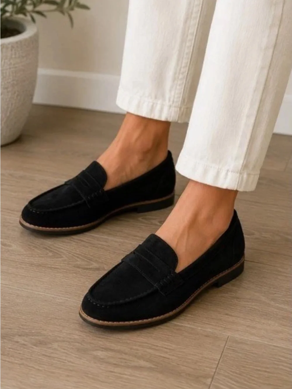HUSH PUPPIES. NWOT. Sz6. Women's Black Suede Penny Loafers